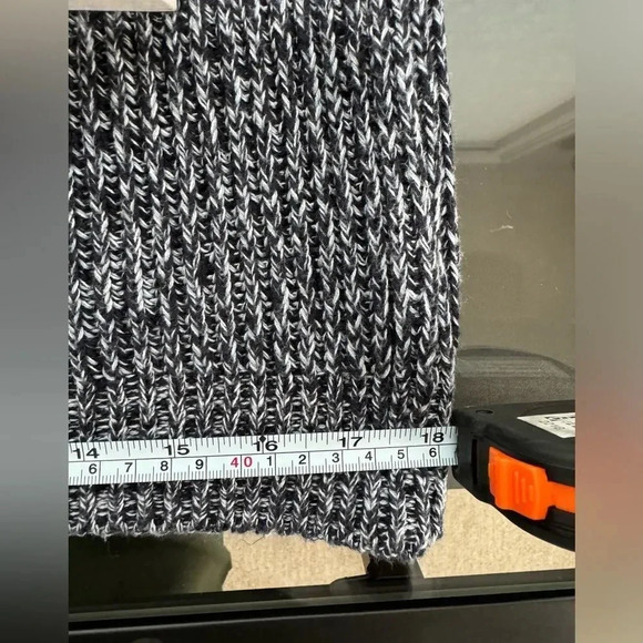 H&M Sweater - Sz Medium EUC 50% Cotton - Picture 5 of 11